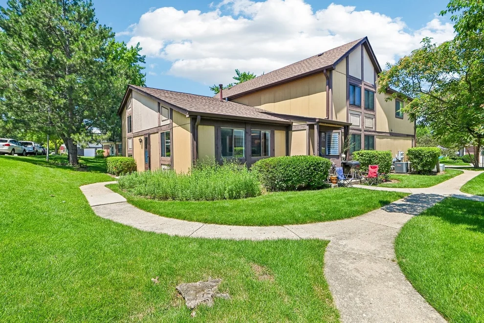 Unit for sale at 1298 Inverrary Lane, Palatine, IL 60074