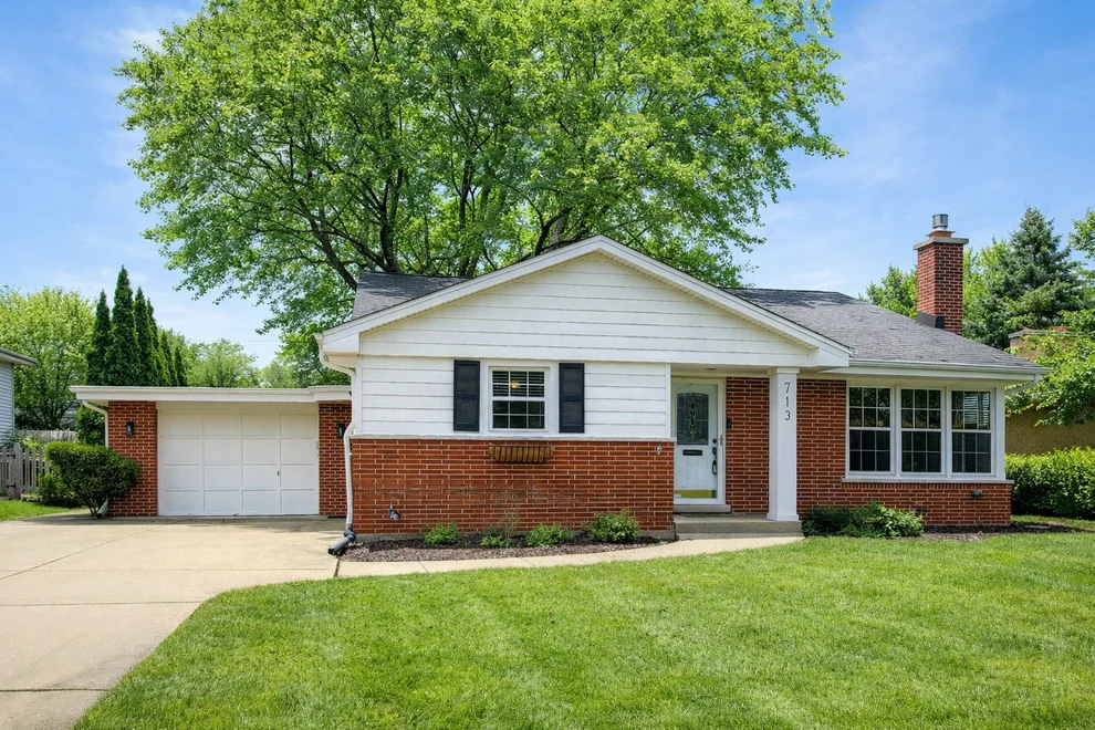 Unit for sale at 713 S William Street, Mount Prospect, IL 60056