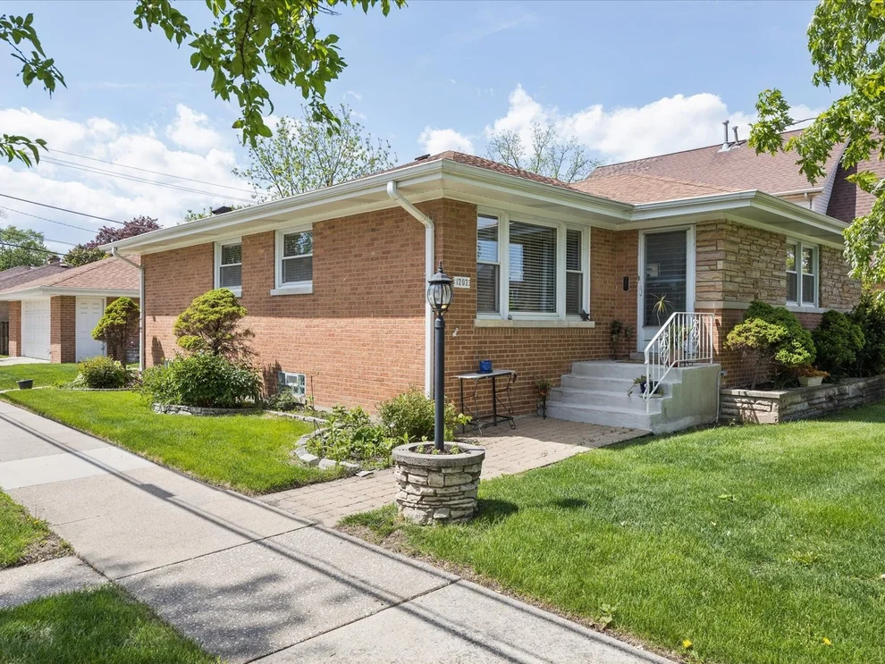 Unit for sale at 1202 Homestead Road, La Grange Park, IL 60526