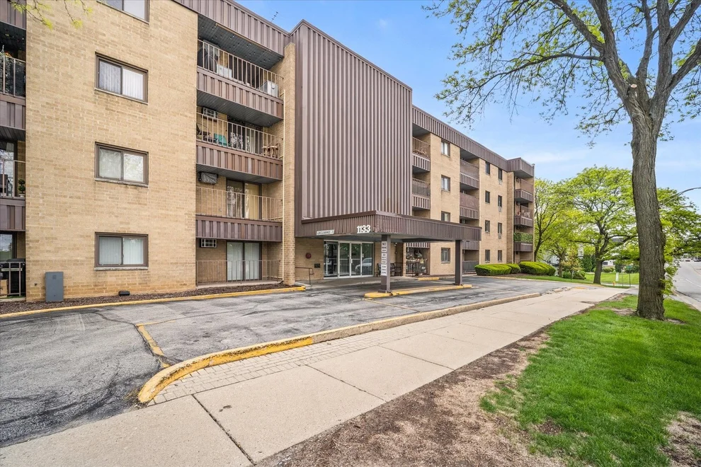 Unit for sale at 1133 S Finley Road, Lombard, IL 60148