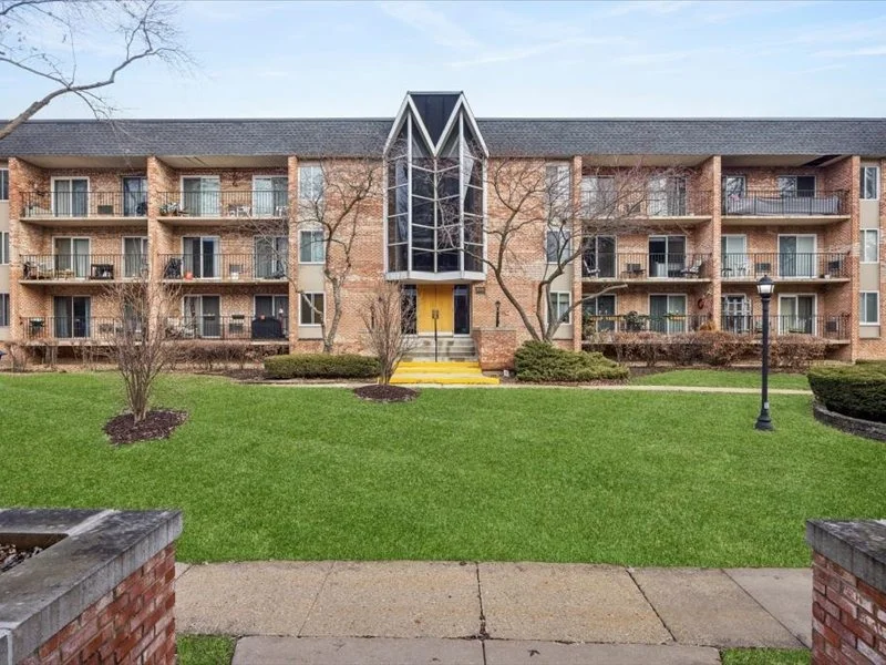 Unit for sale at 1041 N Mill Street, Naperville, IL 60563