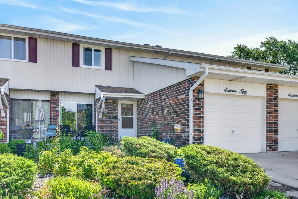 Unit for sale at 1650 Castbourne Court, Wheaton, IL 60189
