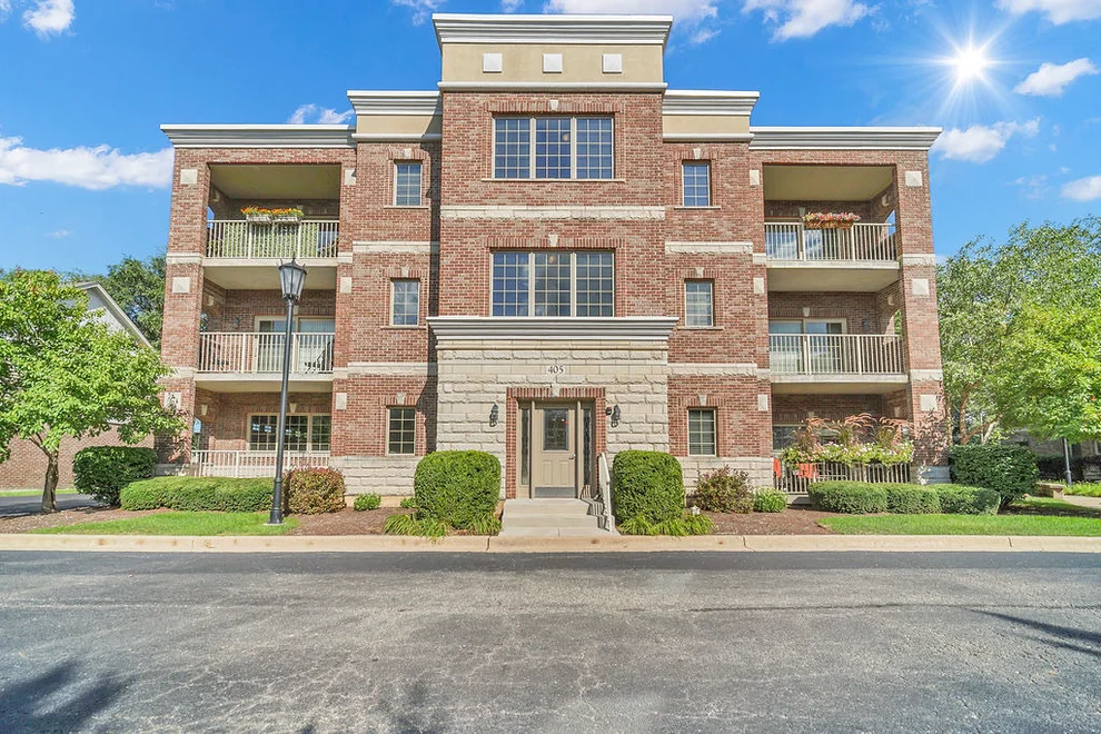 Unit for sale at 405 W Pierce Road, Itasca, IL 60143