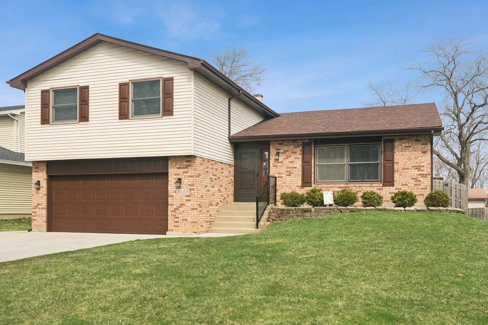Unit for sale at 1032 W Park Place Drive, Bartlett, IL 60103