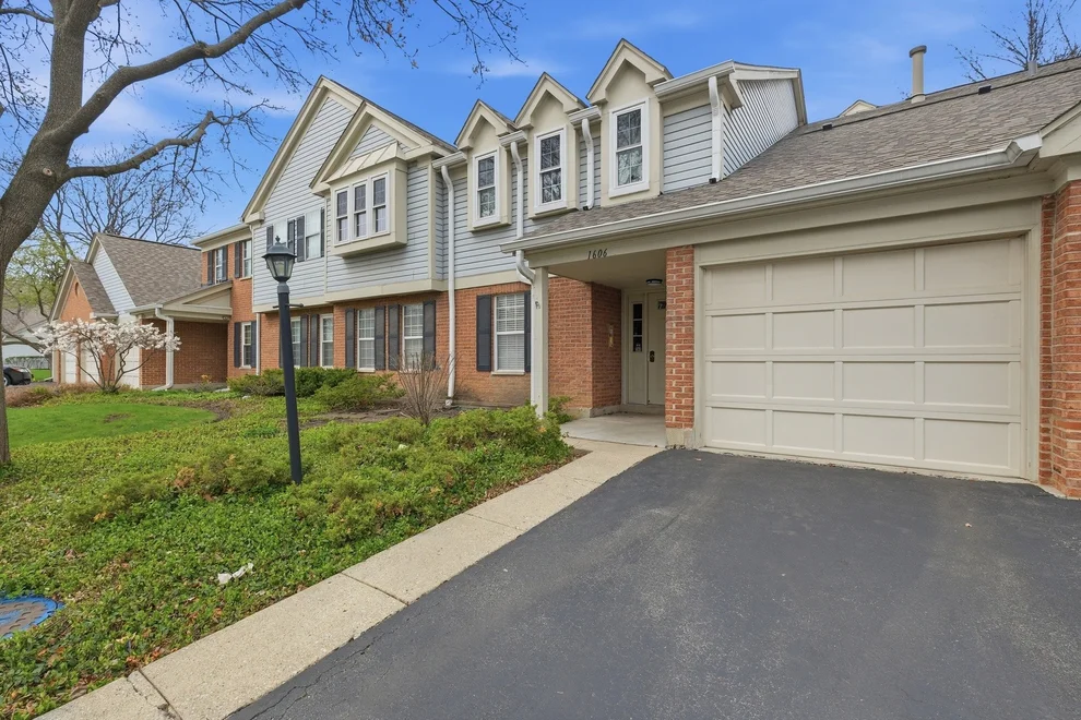 Unit for sale at 1606 PENNSBURY Court, Wheeling, IL 60090