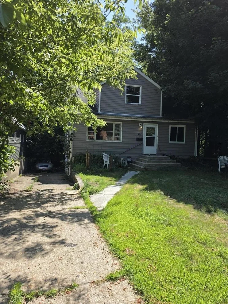 Unit for sale at 1307 Eastview Drive, Waukegan, IL 60085