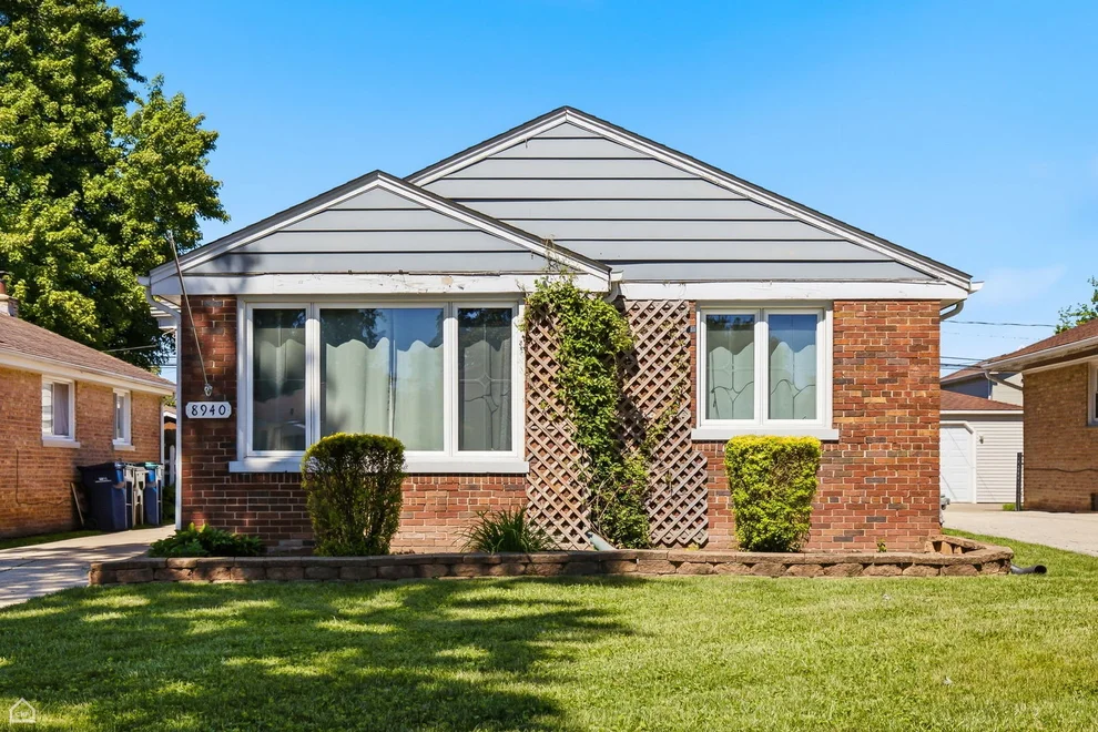 Unit for sale at 8940 S Utica Avenue, Evergreen Park, IL 60805