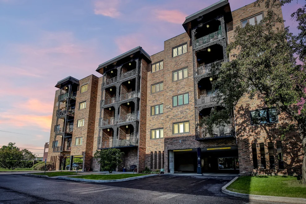 Unit for sale at 9335 LANDINGS Lane, Des Plaines, IL 60016