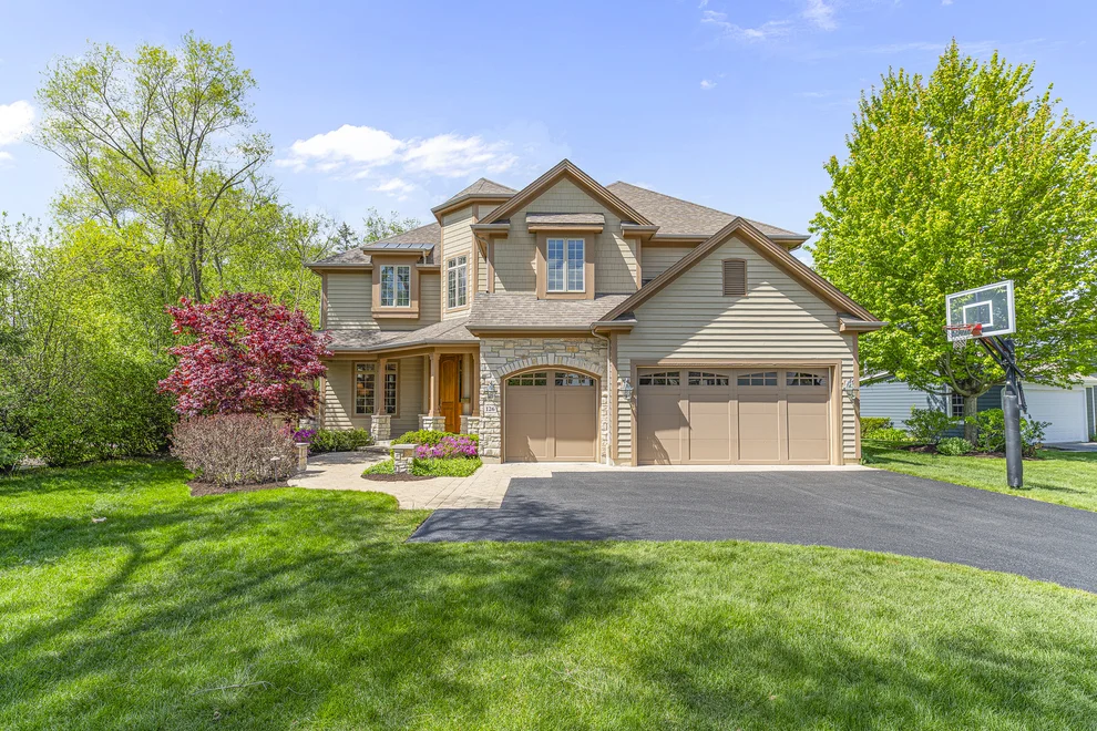 Unit for sale at 126 Millstone Road, Deerfield, IL 60015