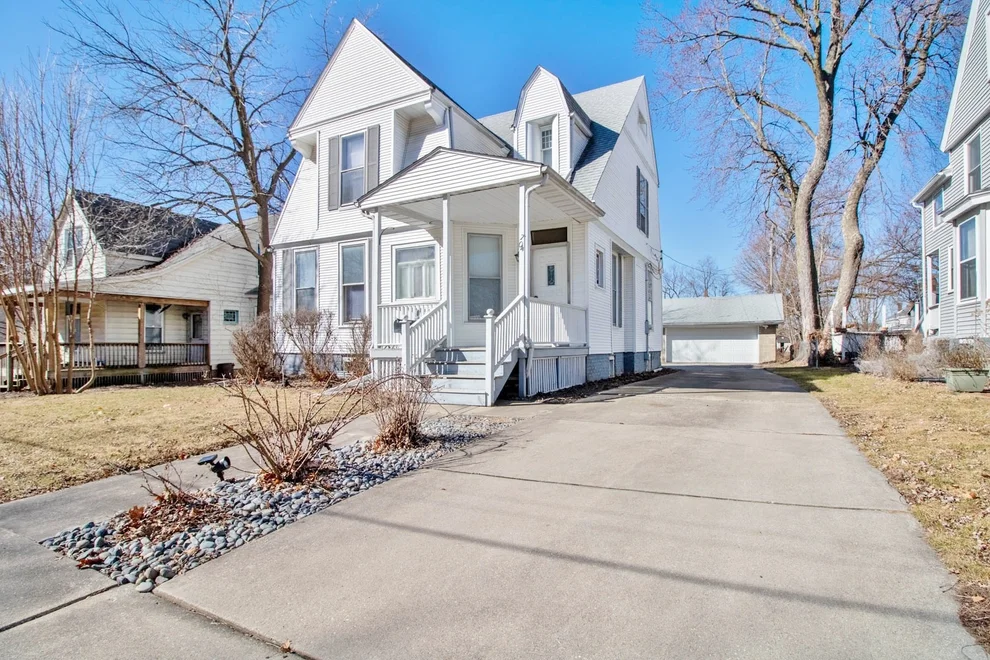 Unit for sale at 407 S Clayton Street, Bloomington, IL 61701