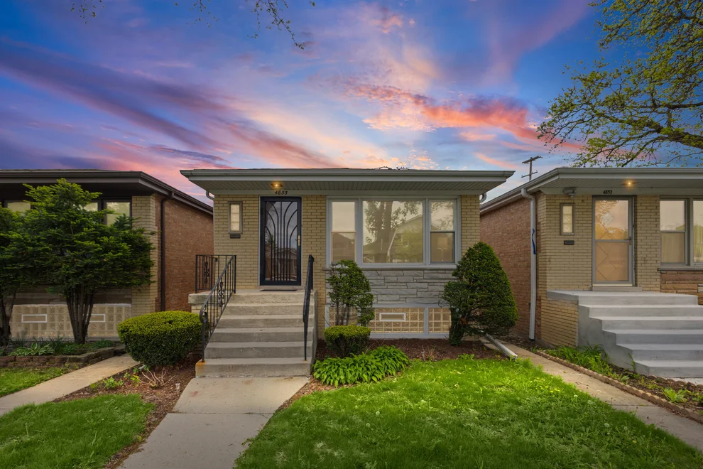 Unit for sale at 4855 W Gunnison Street, Chicago, IL 60630