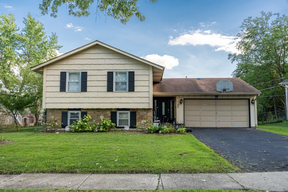 Unit for sale at 33 Jacobsen Avenue, Glendale Heights, IL 60139