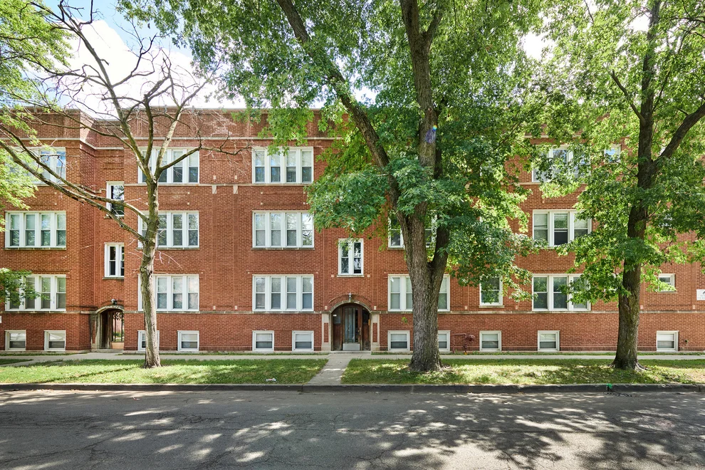 Unit for sale at 7209 N DAMEN Avenue, Chicago, IL 60626
