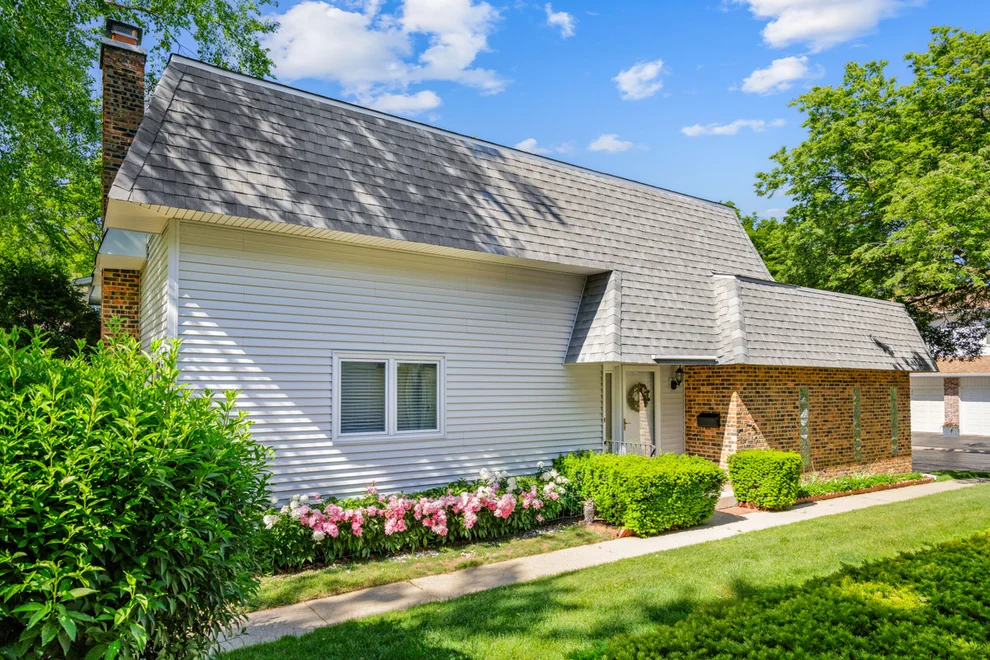Unit for sale at 223 Pin Oak Drive, Wilmette, IL 60091