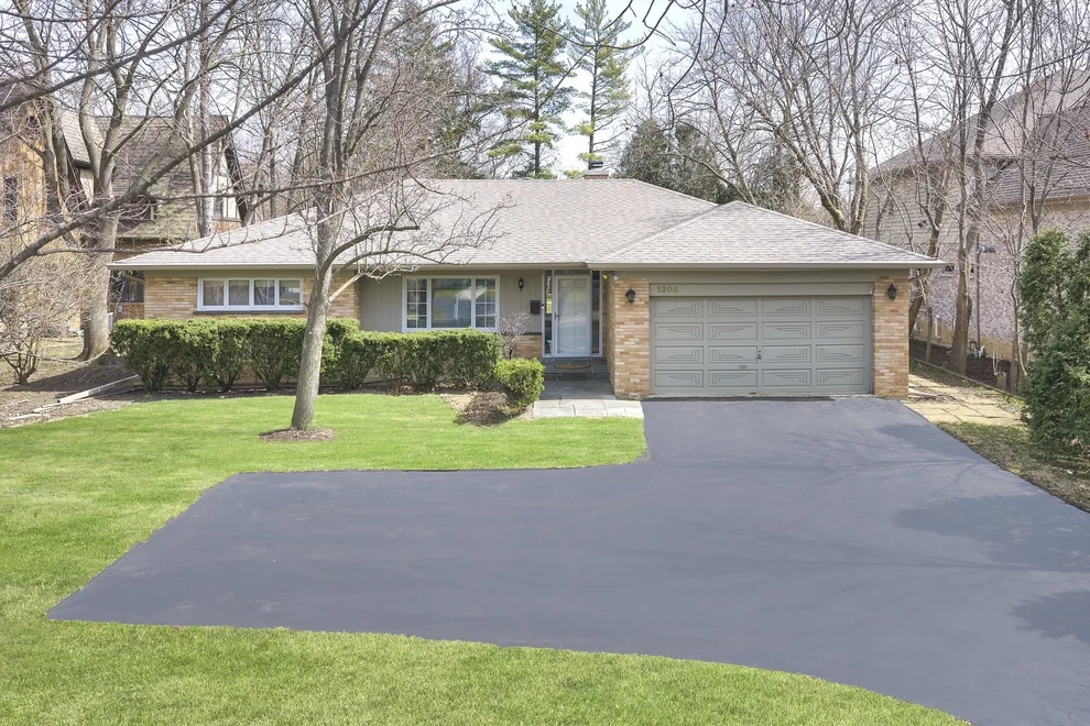 Unit for sale at 1305 Stratford Road, Deerfield, IL 60015