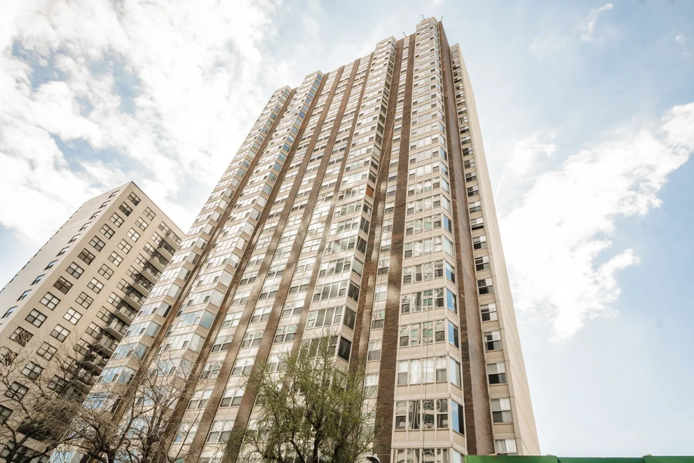 Unit for sale at 525 W Hawthorne Place, Chicago, IL 60657