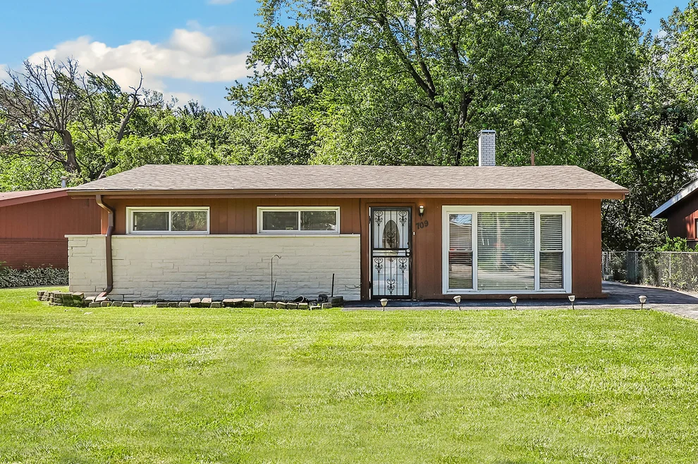 Unit for sale at 709 163rd Street, Calumet City, IL 60409