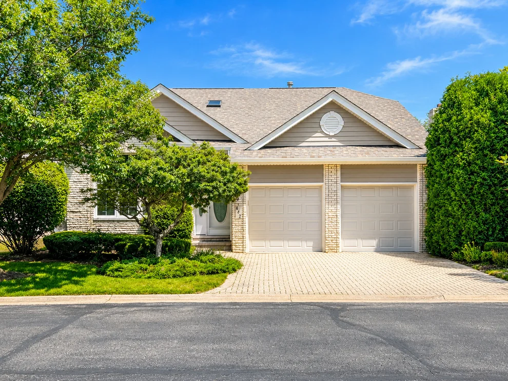 Unit for sale at 842 Turnberry Lane, Willowbrook, IL 60527