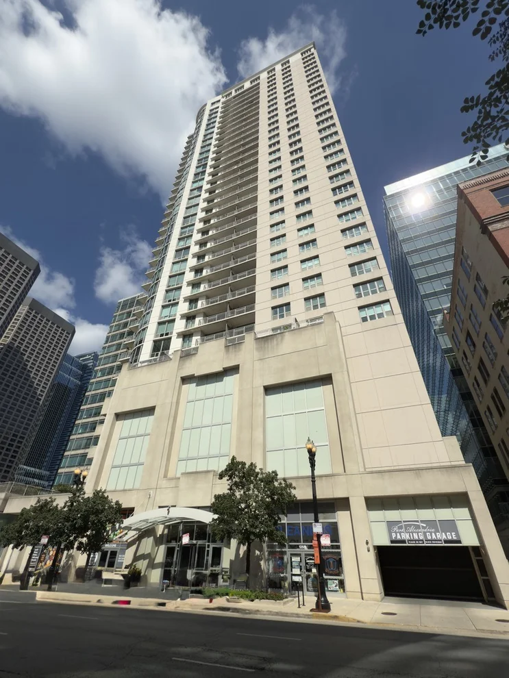 Unit for sale at 125 S Jefferson Street, Chicago, IL 60661