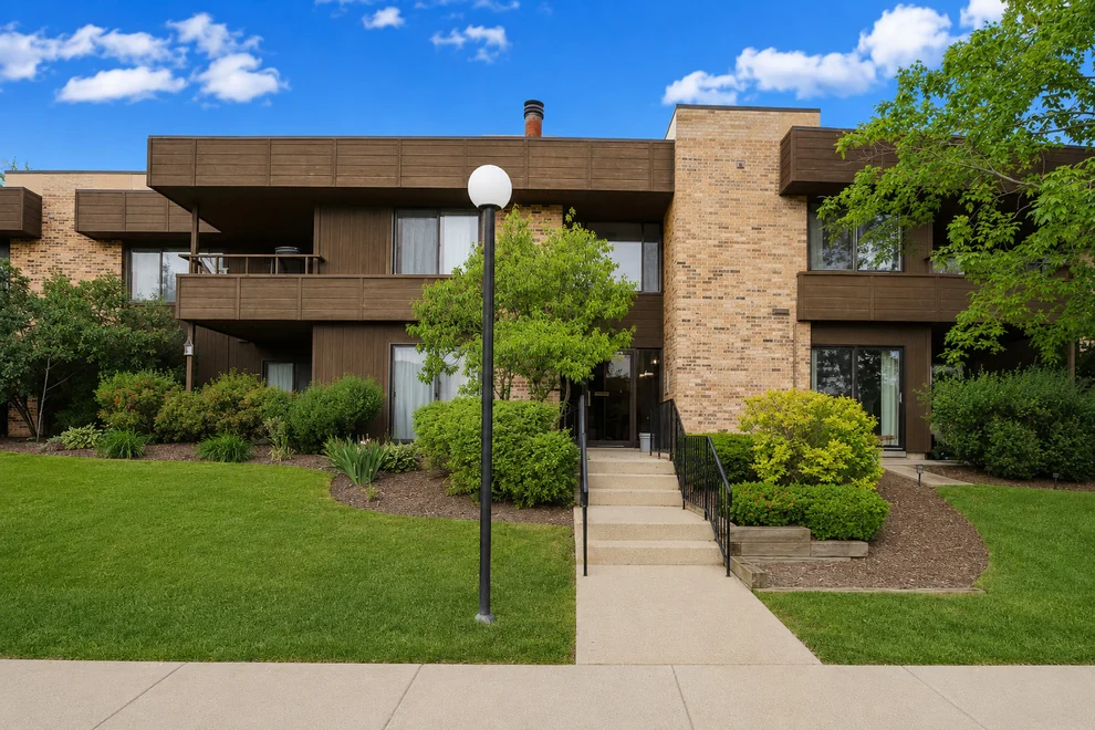 Unit for sale at 1365 N Sterling Avenue, Palatine, IL 60067