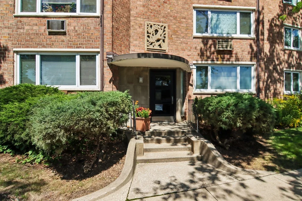 Unit for sale at 1922 W Norwood Street, Chicago, IL 60660