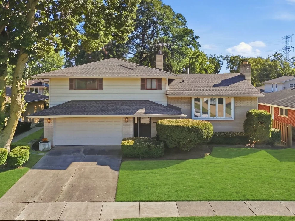 Unit for sale at 539 Sandy Lane, Des Plaines, IL 60016