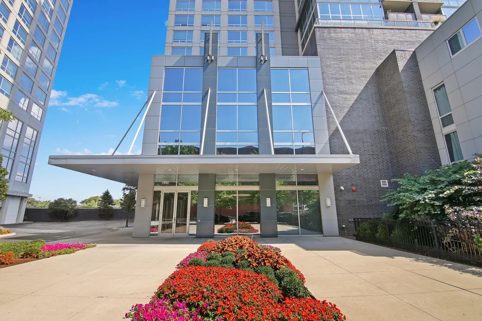 Unit for sale at 1901 S Calumet Avenue, Chicago, IL 60616