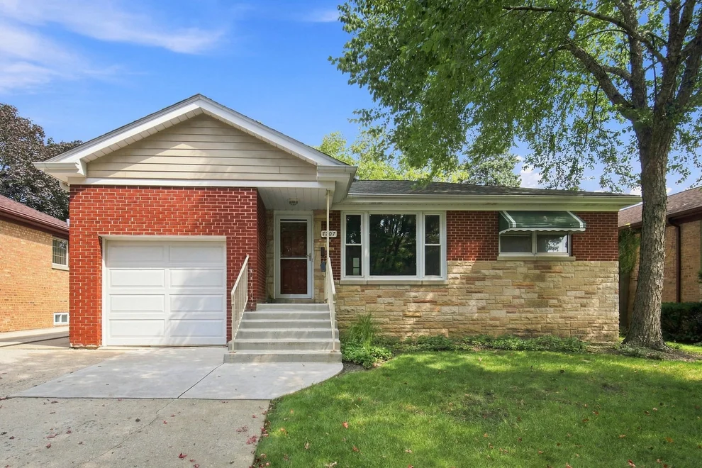 Unit for sale at 7707 N nora Avenue, Niles, IL 60714
