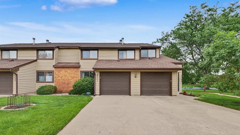 Unit for sale at 2101 Harbortown Circle, Champaign, IL 61821