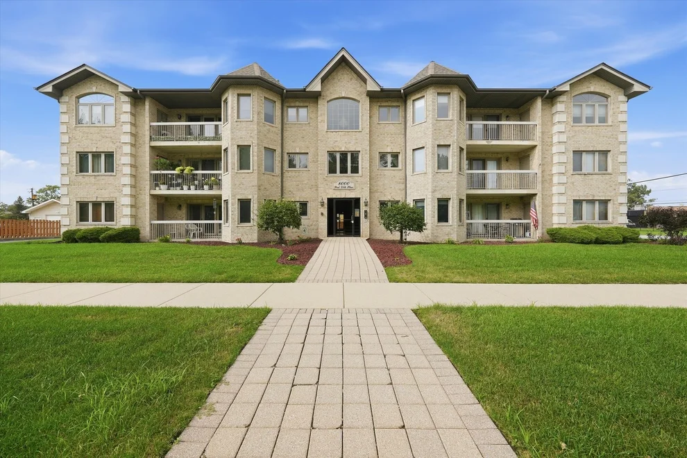 Unit for sale at 8000 W 84th Place, Justice, IL 60458