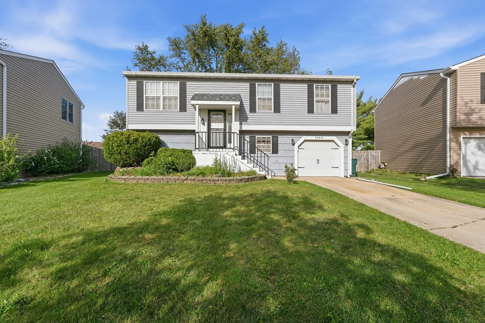 Unit for sale at 20519 S Acorn Ridge Drive, Frankfort, IL 60423