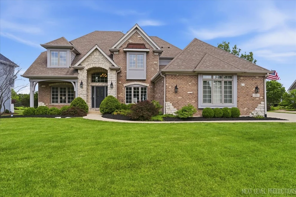 Unit for sale at 2460 Bird Lane, Batavia, IL 60510