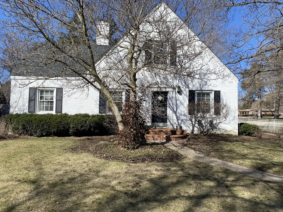 Unit for sale at 240 S McHenry Avenue, Crystal Lake, IL 60014