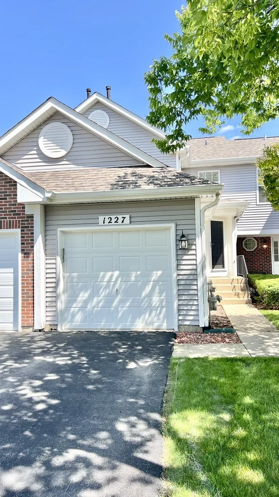 Unit for sale at 1227 Hathaway Circle, Elgin, IL 60120