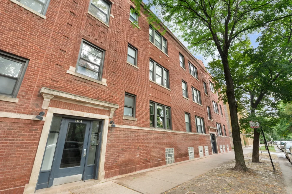 Unit for sale at 1454 W Roscoe Street, Chicago, IL 60657