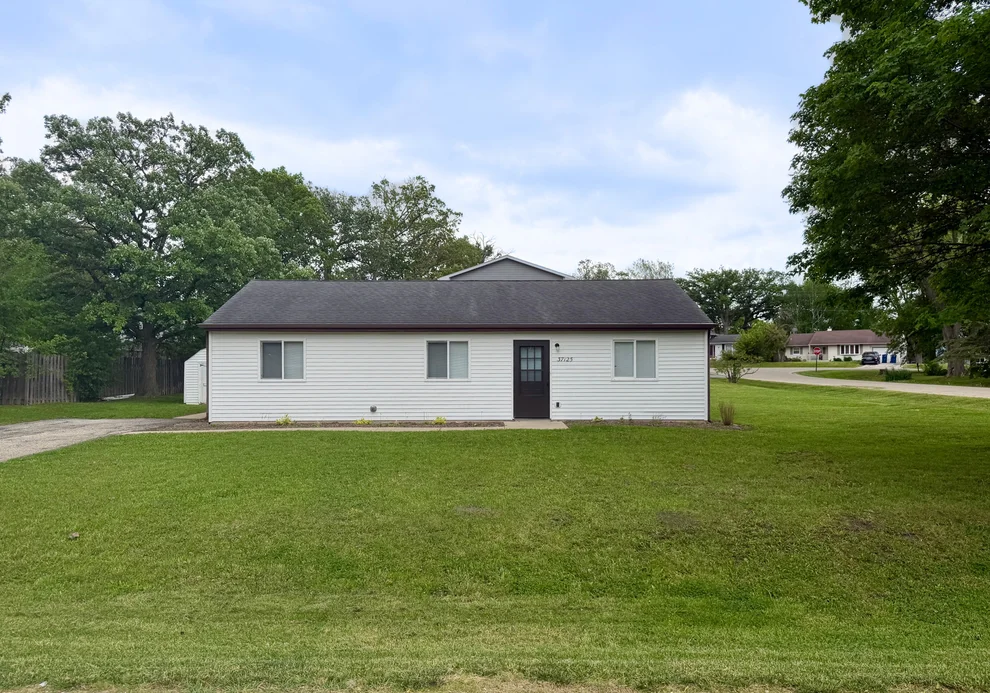 Unit for sale at 37125 N Summerfield Drive, Lake Villa, IL 60046