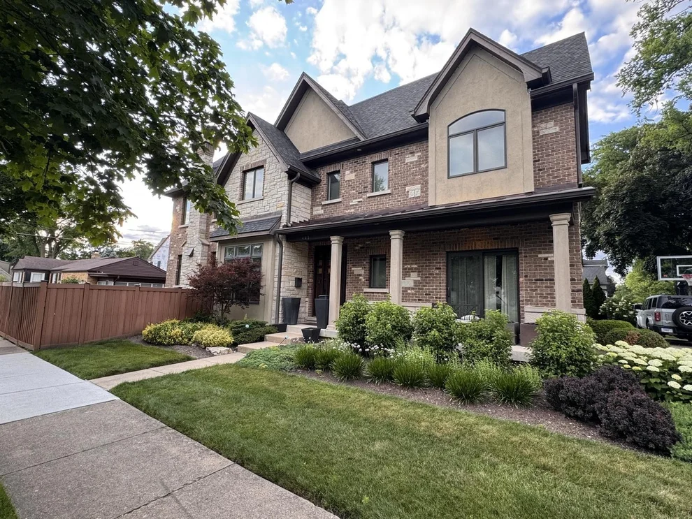 Unit for sale at 441 South Street, Elmhurst, IL 60126