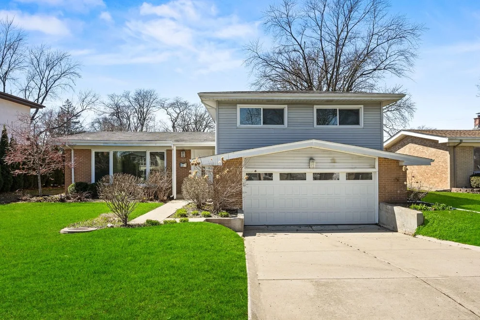 Unit for sale at 215 HIBBARD Road, Wilmette, IL 60091