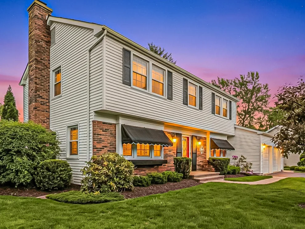 Unit for sale at 5 Knight Hill Lane, Buffalo Grove, IL 60089