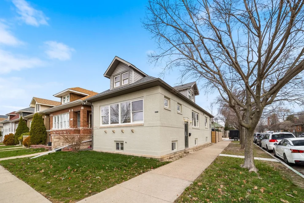 Unit for sale at 5700 W Melrose Street, Chicago, IL 60634