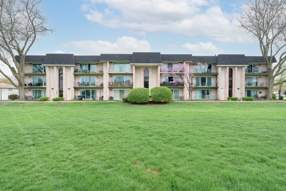 Unit for sale at 9202 S Pulaski Road, Oak Lawn, IL 60453