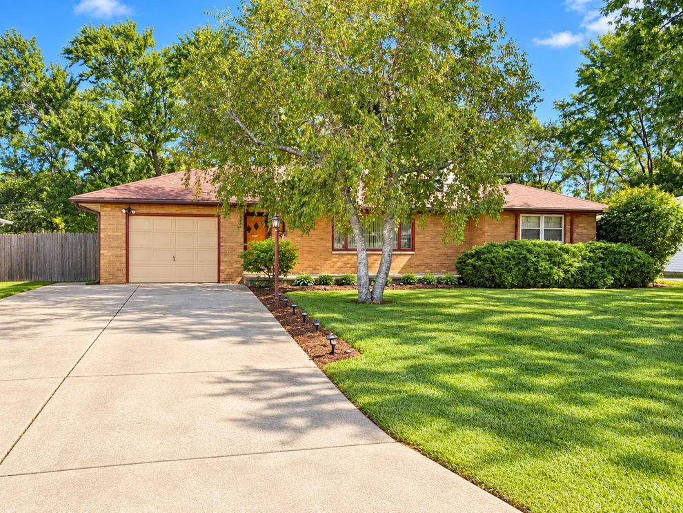 Unit for sale at 1004 Magnolia Drive, Joliet, IL 60435