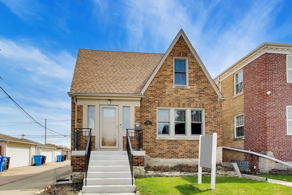 Unit for sale at 6341 N Neenah Avenue, Chicago, IL 60631