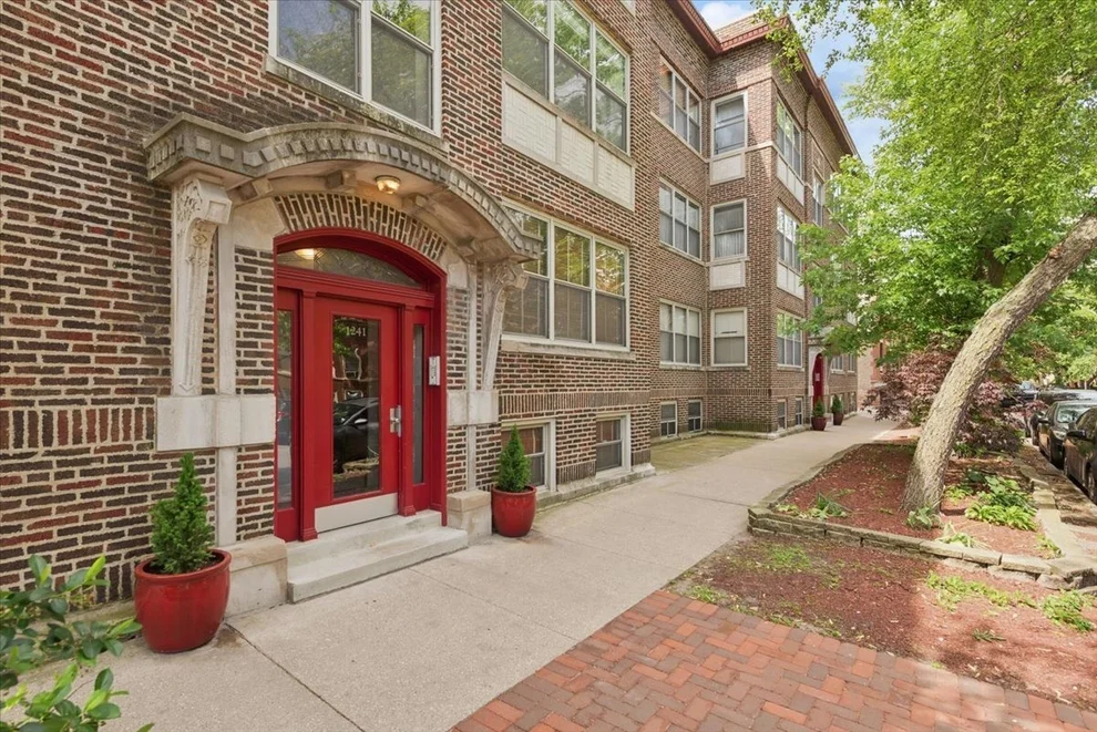 Unit for sale at 1241 W Rosemont Avenue, Chicago, IL 60660