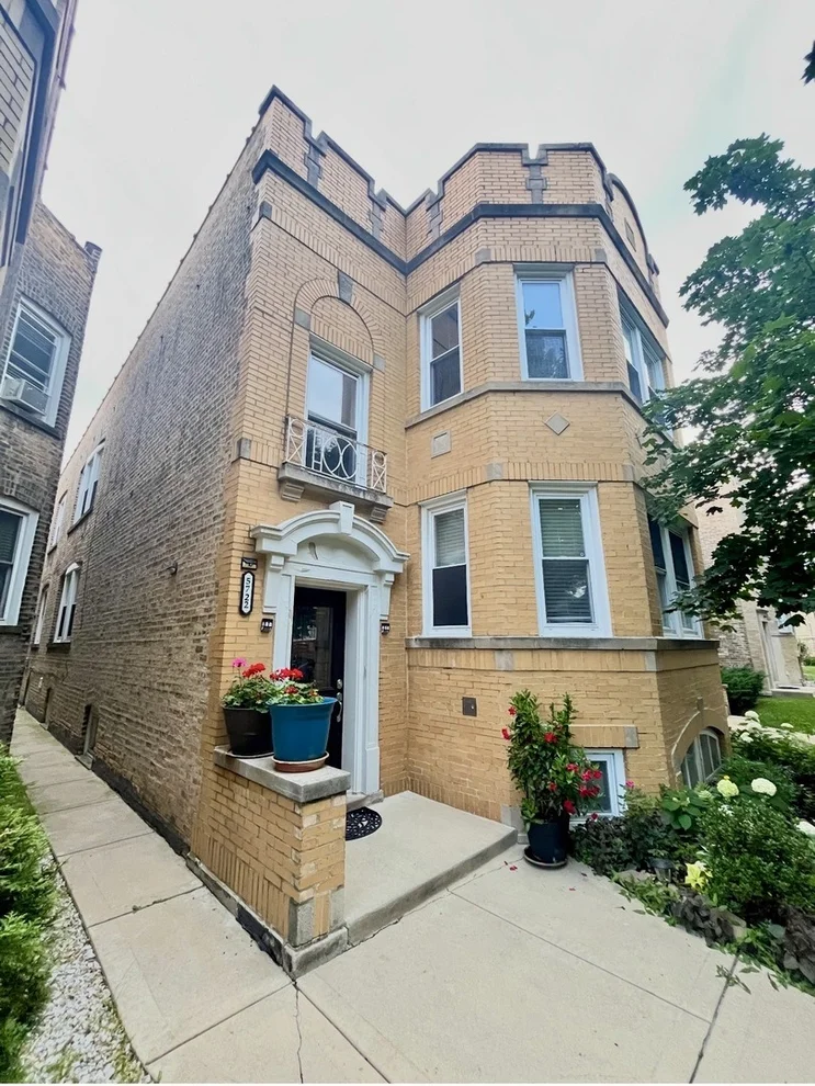 Unit for sale at 5722 N Richmond Street, Chicago, IL 60659