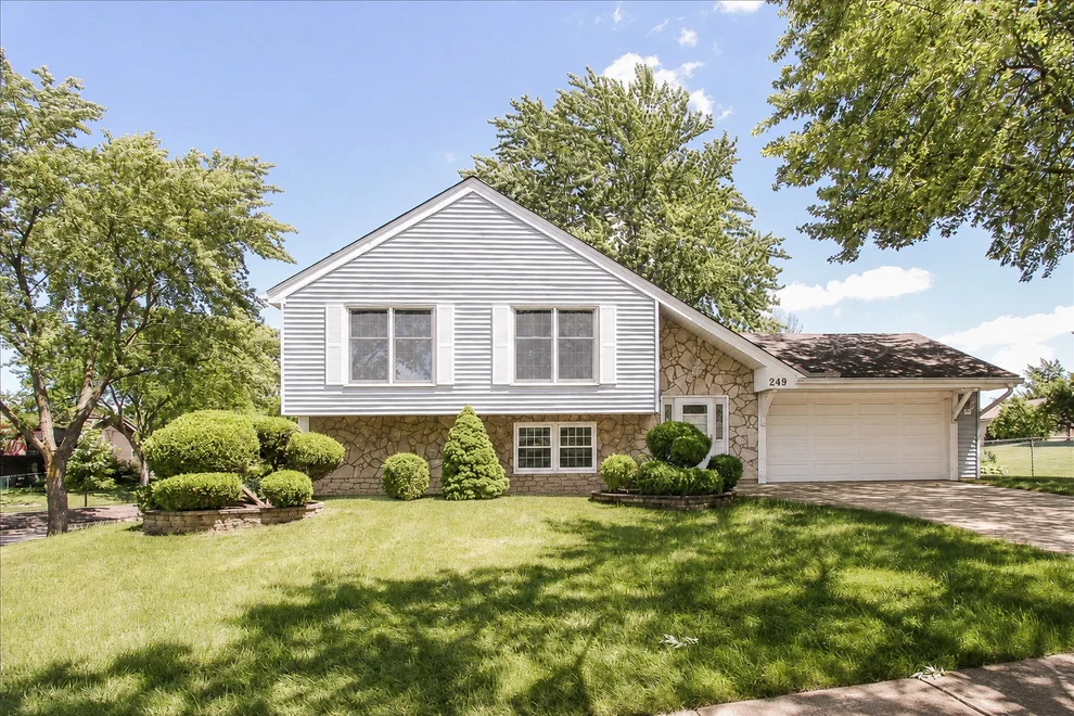 Unit for sale at 249 Langton Lane, Bloomingdale, IL 60108