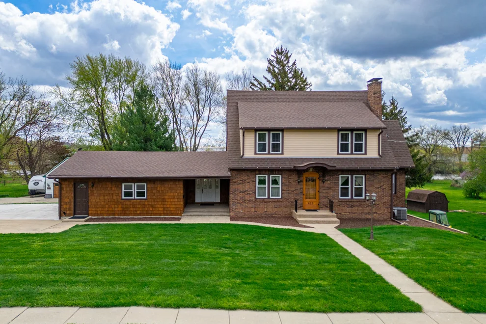 Unit for sale at 629 E Lincoln Avenue, Belvidere, IL 61008