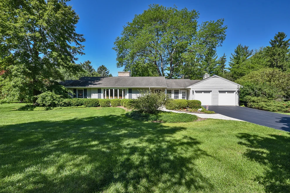 Unit for sale at 526 Inverway, Inverness, IL 60067