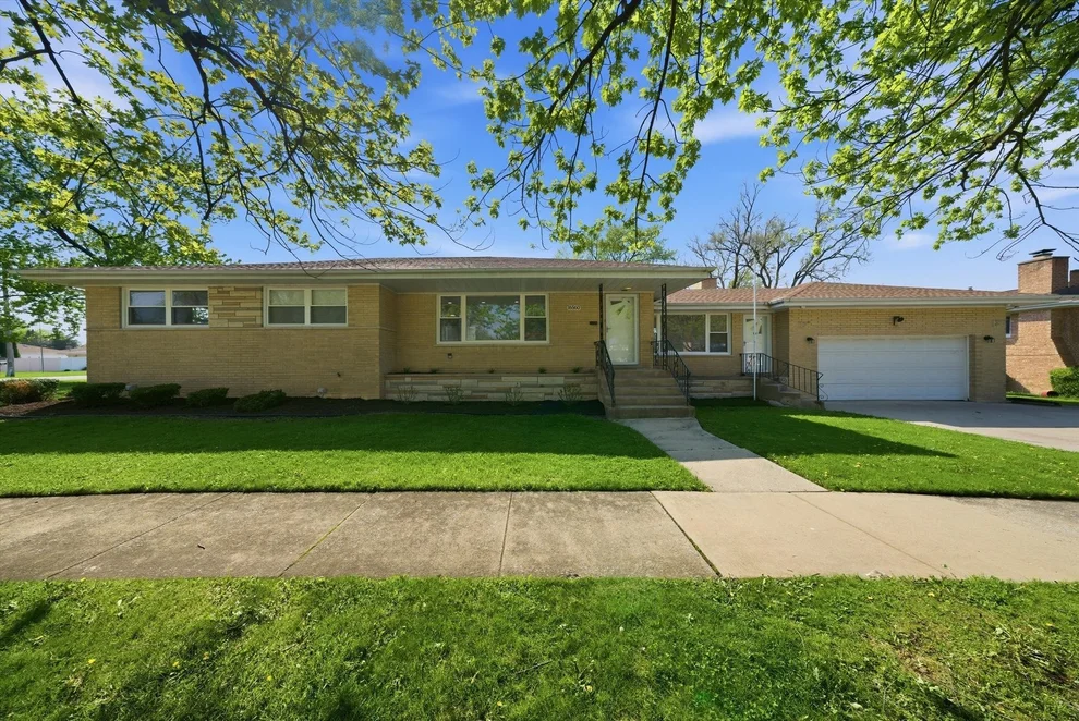 Unit for sale at 16560 Greenwood Avenue, South Holland, IL 60473