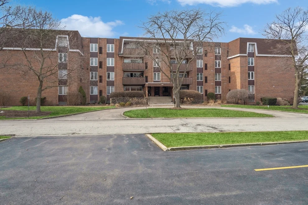 Unit for sale at 129 S Spruce Avenue, Wood Dale, IL 60191